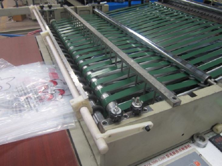Computer Side Sealing Heat Cutting Bag Making Machine